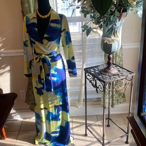 Yellow, blue and white the dye maxi